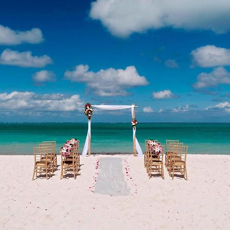 Courtyard By Marriott Nassau Downtown/Junkanoo Beach Dış mekan fotoğraf