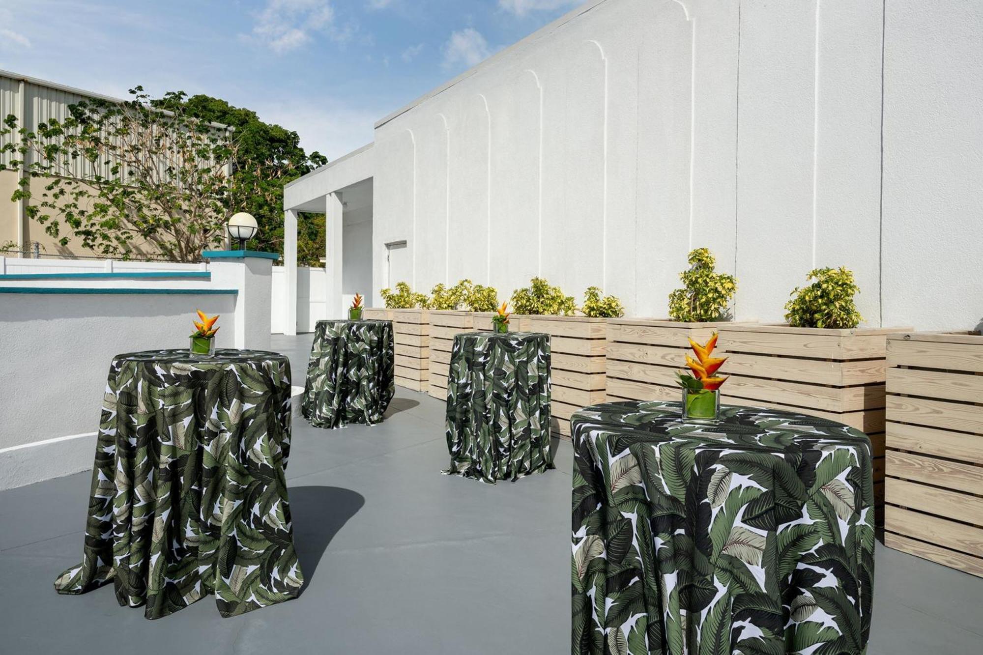 Courtyard By Marriott Nassau Downtown/Junkanoo Beach Dış mekan fotoğraf