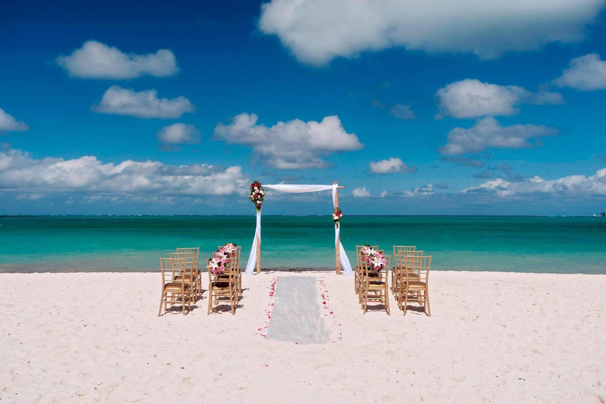 Courtyard By Marriott Nassau Downtown/Junkanoo Beach Dış mekan fotoğraf