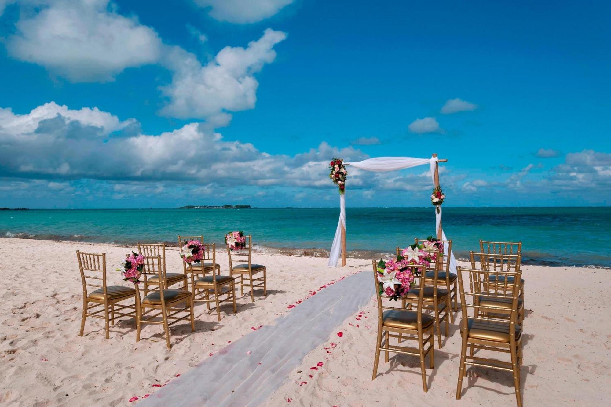 Courtyard By Marriott Nassau Downtown/Junkanoo Beach Dış mekan fotoğraf